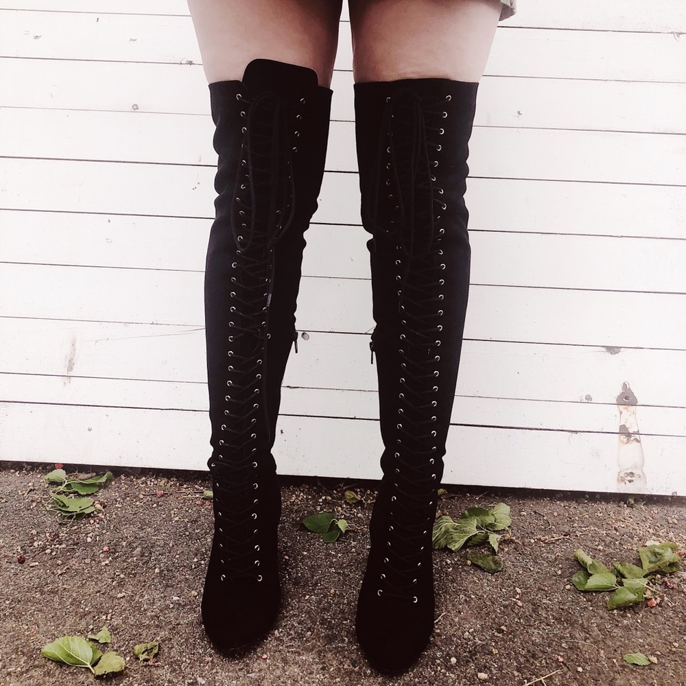 🖤🖤🖤LACE UP OVER THE KNEE BOOTS!!!!